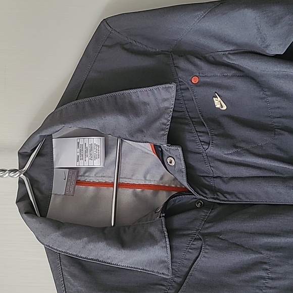 Nike Boys lightweight jacket - Picture 2 of 16